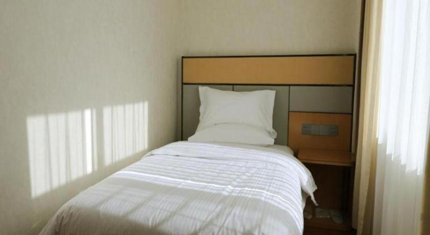 Greentree Inn Geermu Walking Street Business Hotel Golmud Exterior foto